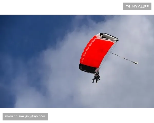 滑翔伞安全问题再度引发热议 红池坝景区强调教练全程操控保障安全 滑翔伞安全问题再度引发热议 红池坝景区强调教练全程操控保障安全